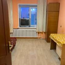 Сдам комнату в самом центре вся инфраструктура автобусы банк, в Якутске