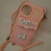 Стильный розовый чехол-сумка с надписью Queen, в Томске