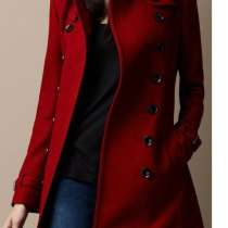 Burberry — элегантное пальто красного цвета, размер 38, в Москве