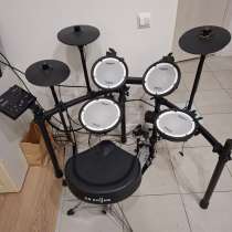 ? Электронная ударная установка Roland V-Drums + усилитель, в Москве