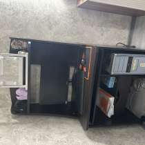 Продам компьютерный стол, в Москве