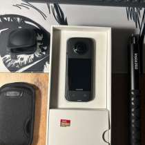 Камера Insta360 x3 комплект: селфи-палка, чехлы, SD карта, в Чебоксарах