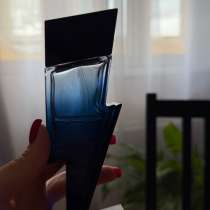 парфюмерная вода Carolina Herrera Bad Boy Cobalt. Это мужско, в Москве
