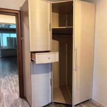 Продам шкаф гардеробный угловой, в Южно-Сахалинске