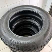 Продаю комплект зимних шипованных шин Yokohama 225/65 R17, в Москве