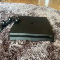 PS4 Slim 500GB + джойстик, отличное состояние, в Чите