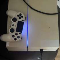 Продам ps4 с подпиской ЕА спорт,все работает, в Новосибирске