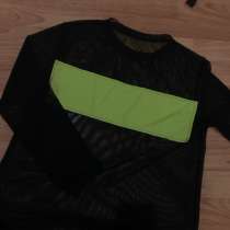 яркий костюм был сшит на заказ, в Шахтах