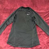 Спортивный лонгслив Nike Dri-FIT (размер M), в Москве