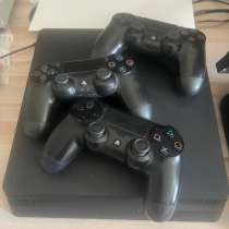 Продам PS4, прошитая, в Хабаровске