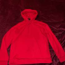 Ярко-красное худи Stradivarius Basics (размер S), в Москве