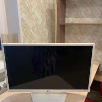 Телевизор LG в белом корпусе, в Москве