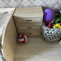 Продам кровать и две тумбочки, в Старой Руссе