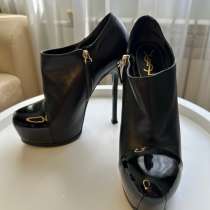 Yves Saint Laurent батальоны, в Москве