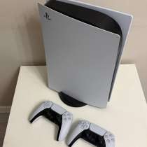 Playstation 5 с дисководом + 2 джостика, в Новосибирске