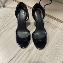 Лакированные босоножки Zara Basic на устойчивом каблуке, в г.Астана