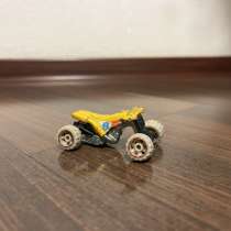 Продам коллекционную машинку hotweels Qad rod желтого цвета, в Владивостоке