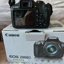 Зеркальный фотоаппарат canon eos 2000d, в Новосибирске