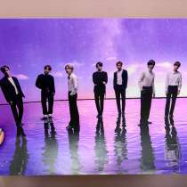 два плаката bts, в Томске