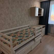 Продаю кровати с ящиками+матрасы  2 спальных места, в Калуге