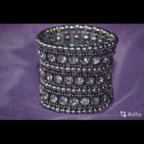 Браслет новый стразы сваровски на резине под серебро серый, в Москве