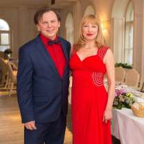 Ведущий юбилея Виктор Баринов, в Москве