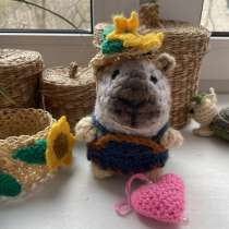 Капибара с подсолнухами. Вязаная игрушка, в Москве