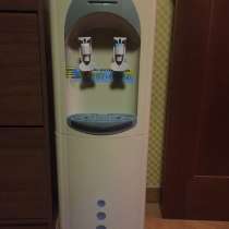 Кулер для воды б/у в рабочем состоянии два краника горячая х, в Москве