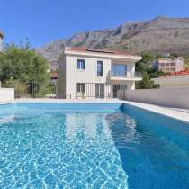 Продается 3-х этажная вилла у моря площадью 270 м2, Будва, в г.Будва