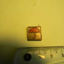 Значок. Красный зонтик, Red Umbrella, серый тяж. мет., цанга, в г.Ереван