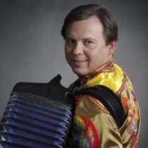 Баянист Виктор Баринов на праздник, в Москве