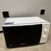 Микроволновая печь Samsung ME81KRW-1/BW белый, в Красноярске