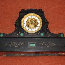 Часы каминные в корпусе из мрамора. Франция, 1880-е гг, в Санкт-Петербурге