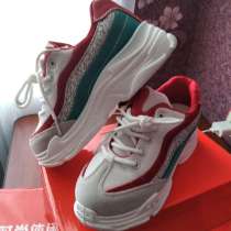 Кросівки 240, в г.Красилов