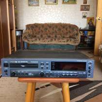 Профессиональный рекордер Tascam CD-RW901SL-обмен, в Саратове
