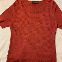 Терракотовый джемпер от Salvatore Ferragamo, в Москве