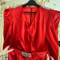 Платье красное размер М, в Москве