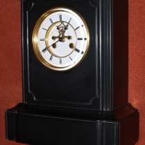 Часы каминные в корпусе из черного мрамора. Швейцария, 1901г, в Санкт-Петербурге
