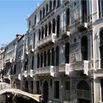 Великолепный старинный Замок на воде, в г.Венеция