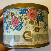 ЖЕСТЯННАЯ КОРОБКА ИЗ-ПОД КОНФЕТ ИРИСКИ. ЭСТОНИЯ.1950-е гг, в Москве