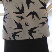 Два платья и две футболки с капюшоном размер S 40-42 размер, в Москве