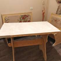 Кухонный уголок: стол и 2 сидения-лавки с ящиками (б/у), в Красноярске