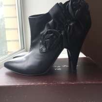 Ботильоны б/у Kalliste 39 чёрные кожа ботинки полусапожки 82, в Москве
