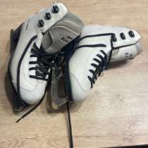 продам женские коньки, в Новосибирске