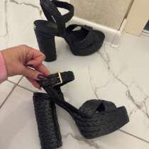 Босоножки Guess, в Санкт-Петербурге