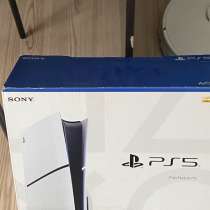 Продам PS5 Slim, с акаунтом и дисками, в Владивостоке