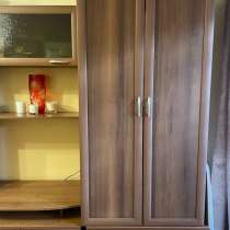 Продам гарнитур кухонный и стенку, в Владимире