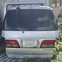 Две двери Toyota Hiace Regius, в Корсакове