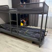 Продам 2–х ярусную кровать  от IKEA( каркас металлический ), в Черногорске