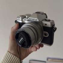 Olympus OM-D E-M10 Mark III + 14–42 мм — отличное состоян, в Москве